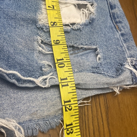 H & M Distressed Denim Shorts - Picture 6 of 7